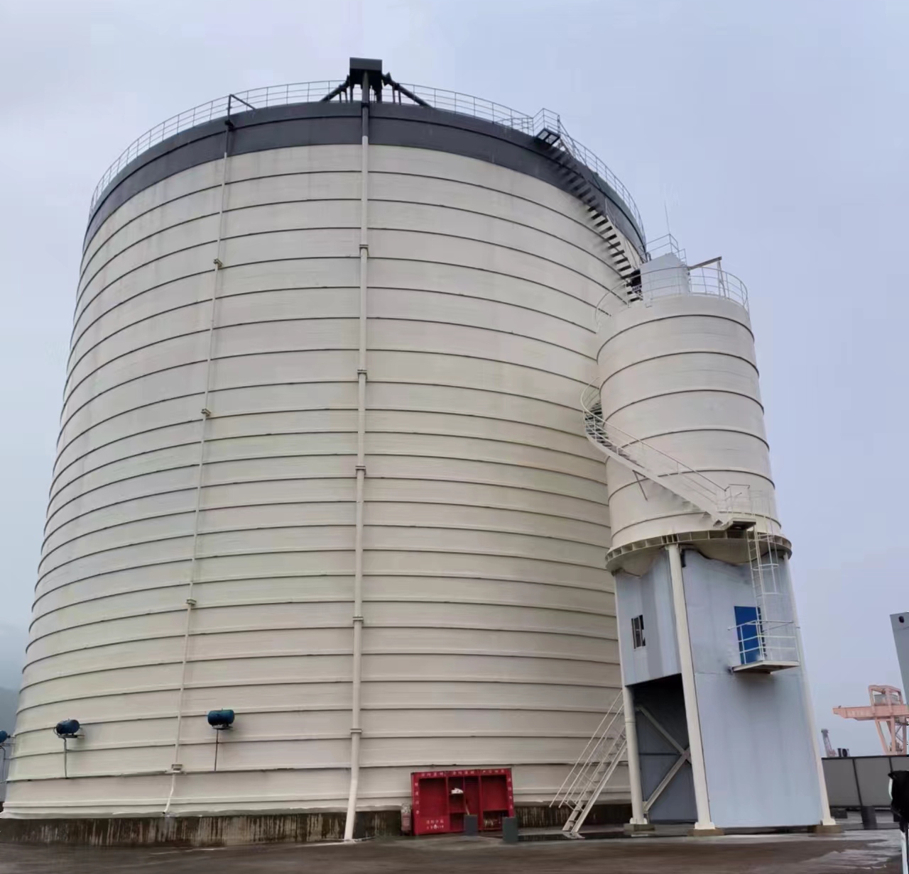 贵南10万吨水泥钢板库